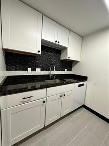 108 Gainsborough St 4W, Boston, MA 02115