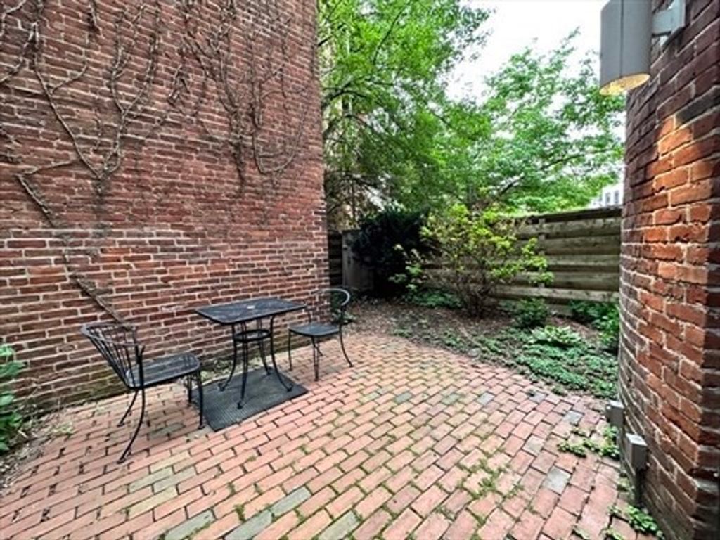 108 Gainsborough St 4W, Boston, MA 02115