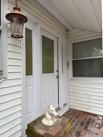 109 Forest Rd, Salisbury, MA 01952