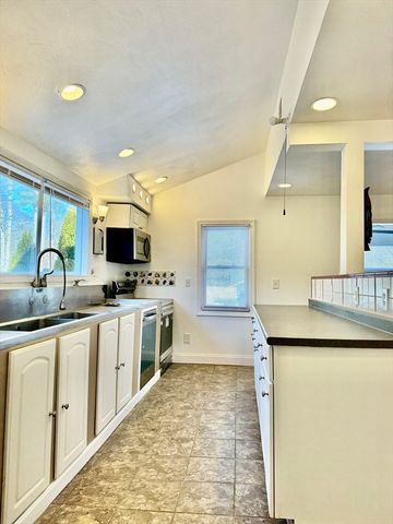 109 Forest Rd, Salisbury, MA 01952