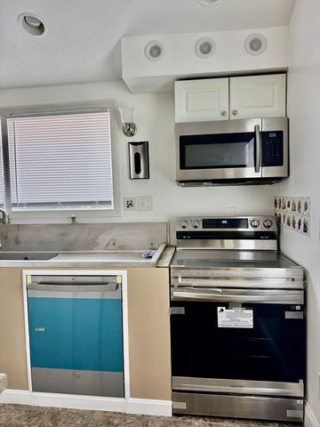 109 Forest Rd, Salisbury, MA 01952