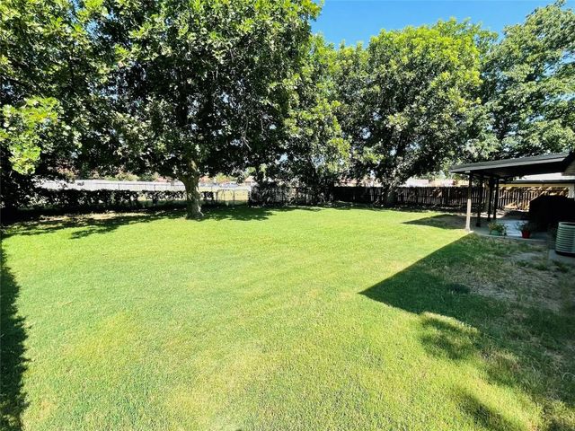 1360 N Charlotte Avenue, Stephenville, TX 76401