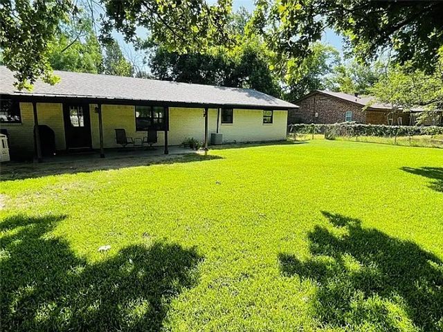 1360 N Charlotte Avenue, Stephenville, TX 76401