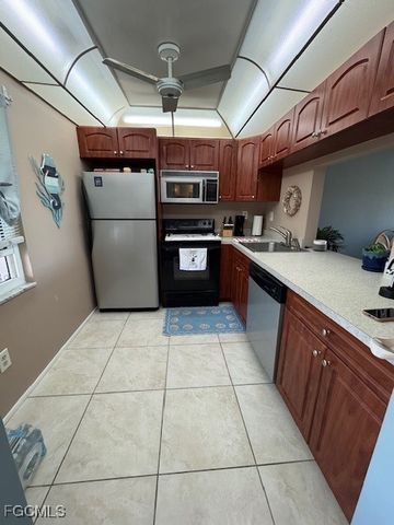 6102 Augusta DR 305, Fort Myers, FL 33907