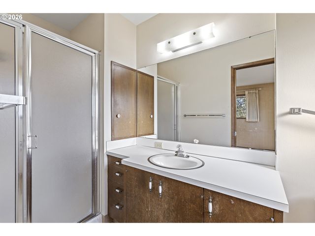 1745 Se BROOKWOOD Ave, Hillsboro, OR 97123