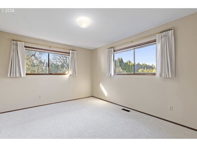 1745 Se BROOKWOOD Ave, Hillsboro, OR 97123