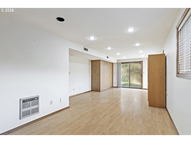 1745 Se BROOKWOOD Ave, Hillsboro, OR 97123