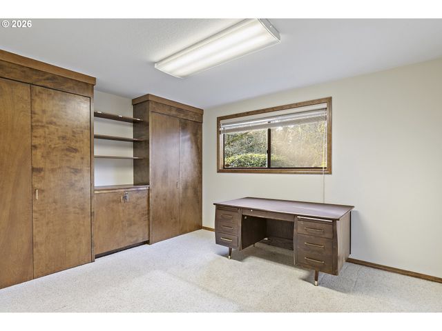 1745 Se BROOKWOOD Ave, Hillsboro, OR 97123