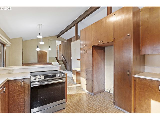 1745 Se BROOKWOOD Ave, Hillsboro, OR 97123