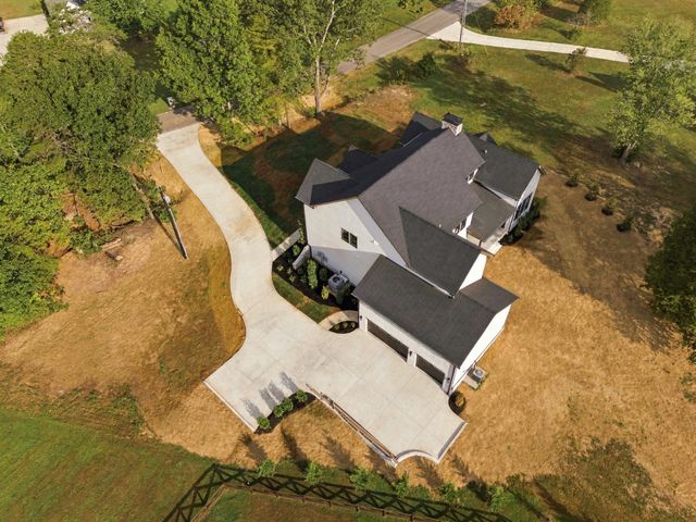 1995 Spencer Mill Rd, Burns, TN 37029