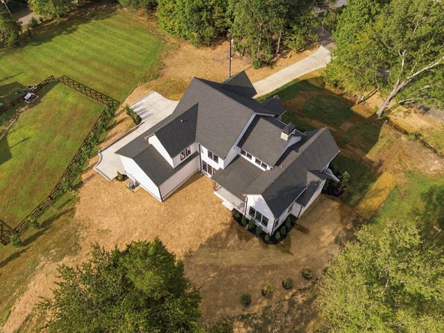 1995 Spencer Mill Rd, Burns, TN 37029