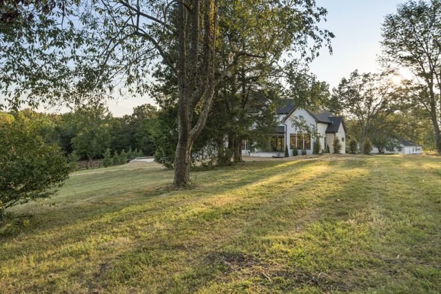 1995 Spencer Mill Rd, Burns, TN 37029