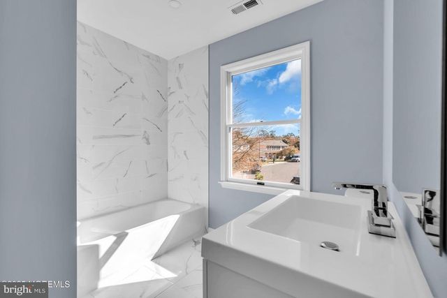 132 HOLLY CT, Tuckerton, NJ 08087