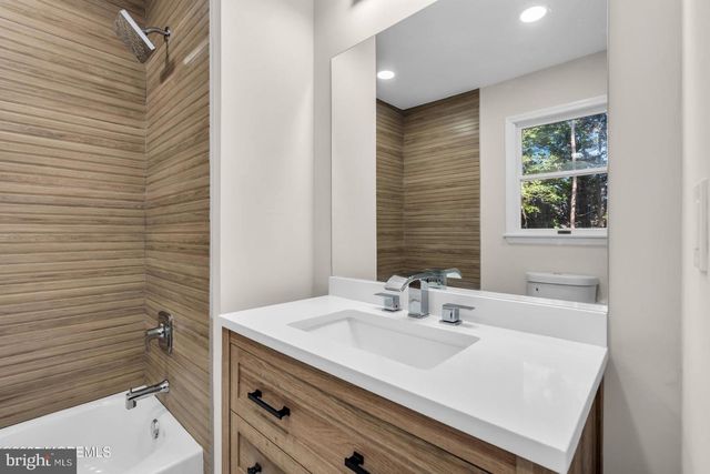 132 HOLLY CT, Tuckerton, NJ 08087