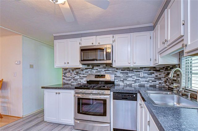 37248 KINKAID DRIVE, Zephyrhills, FL 33541