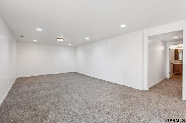 8721 Wyoming Street, Omaha, NE 68122