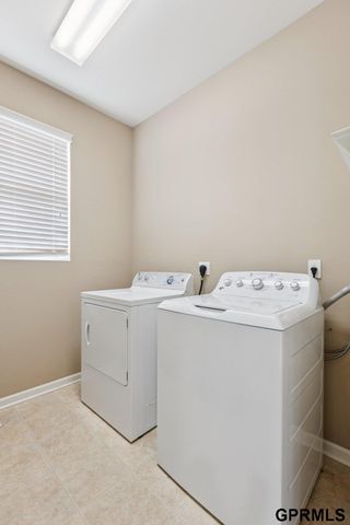 8721 Wyoming Street, Omaha, NE 68122