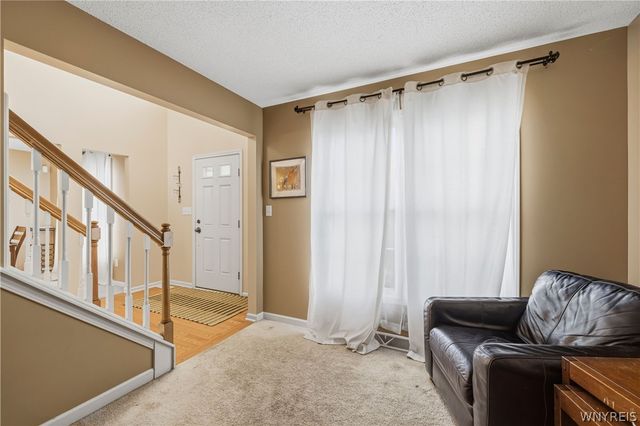 28 Avian, Lancaster, NY 14086