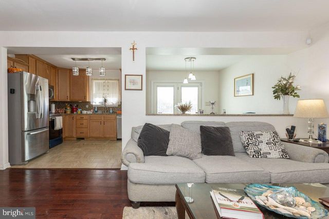 32 HUTTONS VIREO DR, Martinsburg, WV 25405