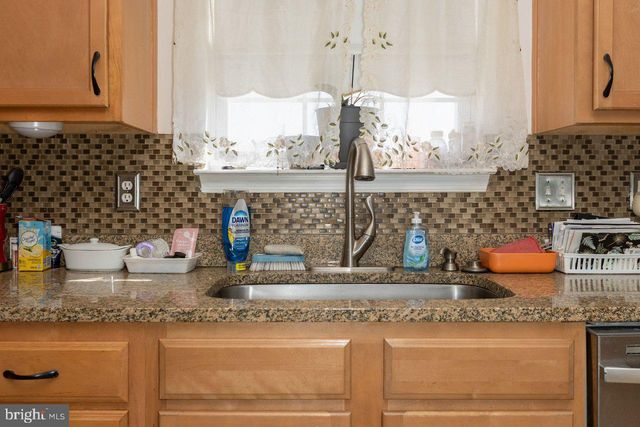 32 HUTTONS VIREO DR, Martinsburg, WV 25405