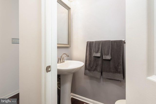 32 HUTTONS VIREO DR, Martinsburg, WV 25405