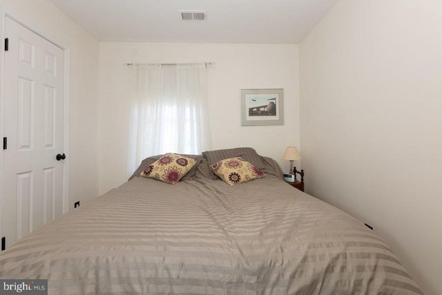 32 HUTTONS VIREO DR, Martinsburg, WV 25405