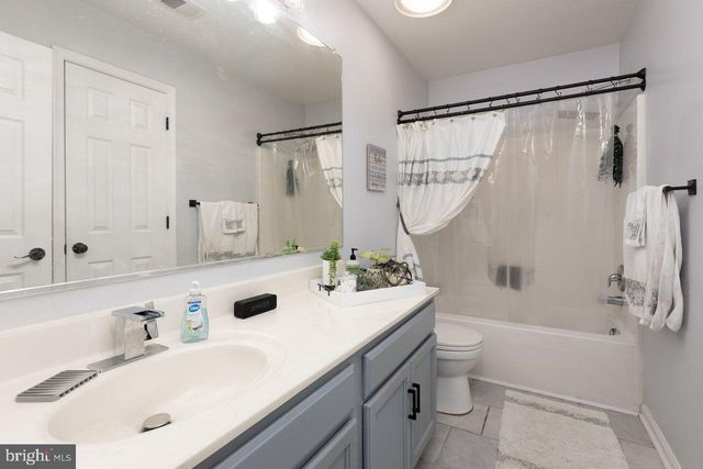 32 HUTTONS VIREO DR, Martinsburg, WV 25405