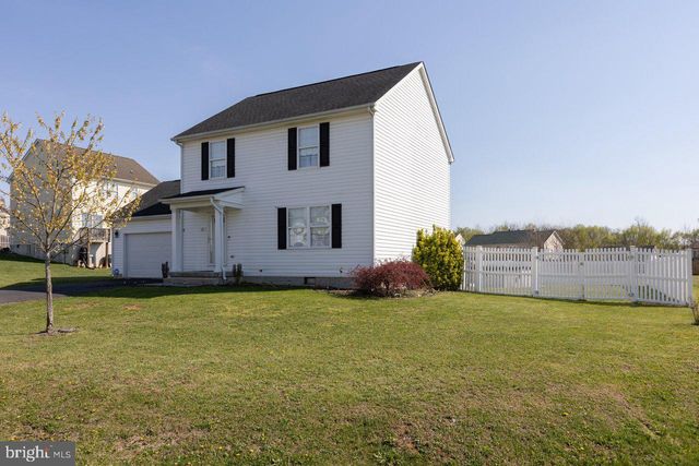 32 HUTTONS VIREO DR, Martinsburg, WV 25405