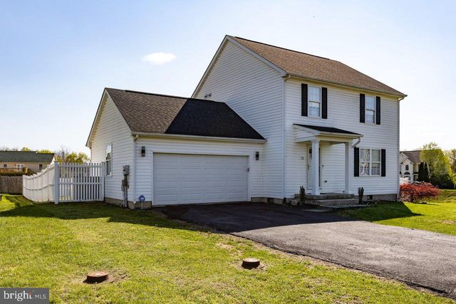32 HUTTONS VIREO DR, Martinsburg, WV 25405