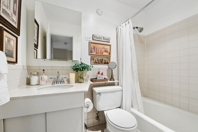 260 E Chestnut Street 1407, Chicago, IL 60611
