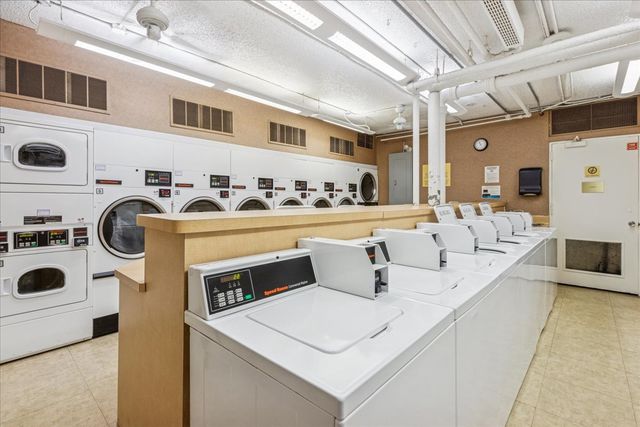 260 E Chestnut Street 1407, Chicago, IL 60611