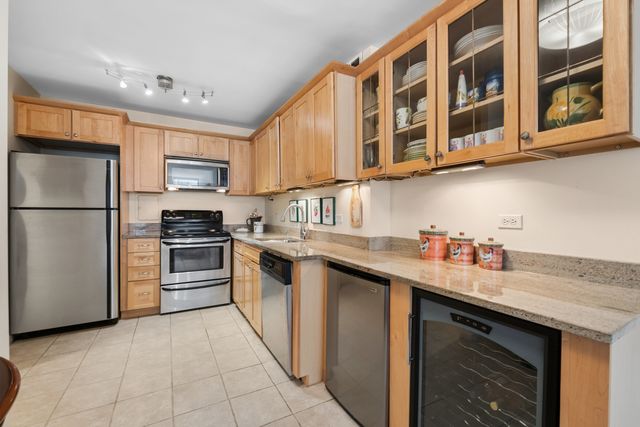 260 E Chestnut Street 1407, Chicago, IL 60611