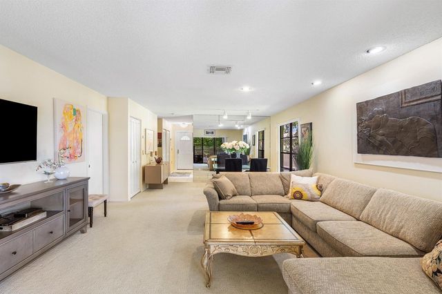 29 Stratford Lane W B, Boynton Beach, FL 33436