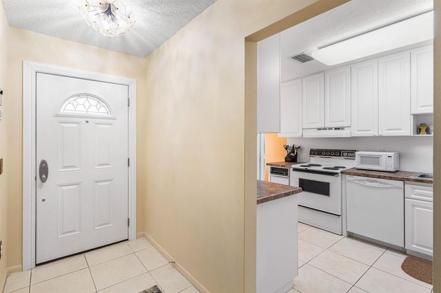 29 Stratford Lane W B, Boynton Beach, FL 33436