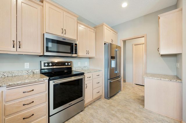 1152 Willow Run Court, Waite Park, MN 56387