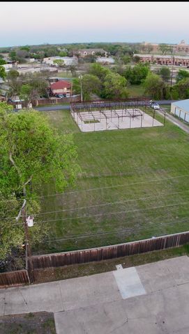 103 S Lenard Street, Red Oak, TX 75154