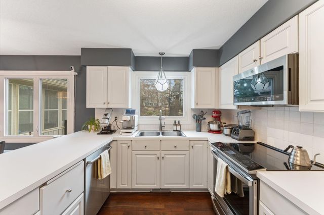 6068 Olinger Circle, Edina, MN 55436