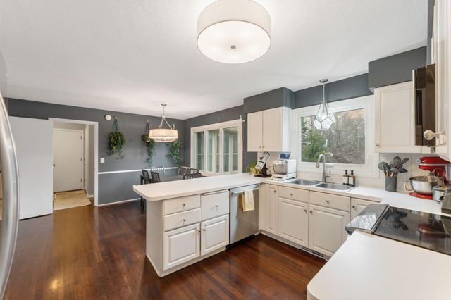 6068 Olinger Circle, Edina, MN 55436