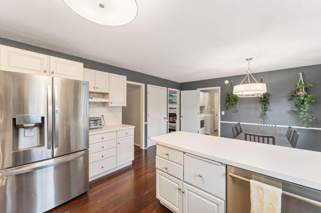 6068 Olinger Circle, Edina, MN 55436