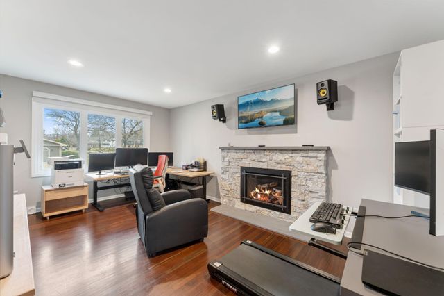 6068 Olinger Circle, Edina, MN 55436