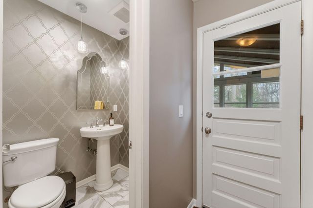 6068 Olinger Circle, Edina, MN 55436