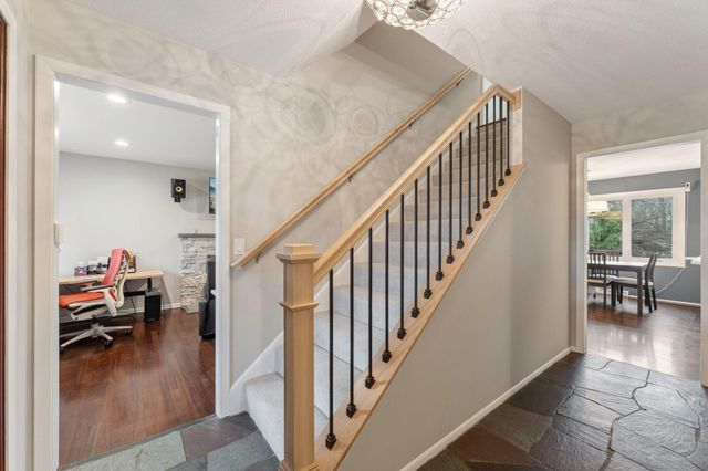 6068 Olinger Circle, Edina, MN 55436