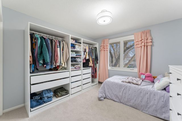 6068 Olinger Circle, Edina, MN 55436