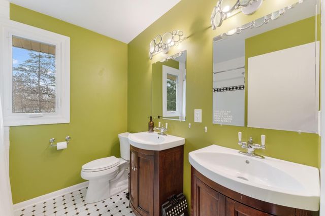 6068 Olinger Circle, Edina, MN 55436