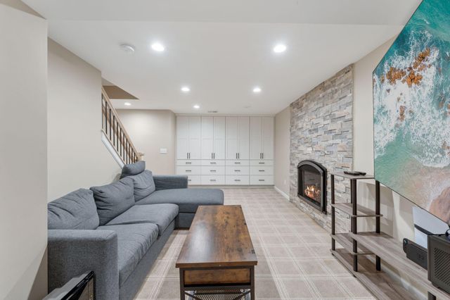 6068 Olinger Circle, Edina, MN 55436