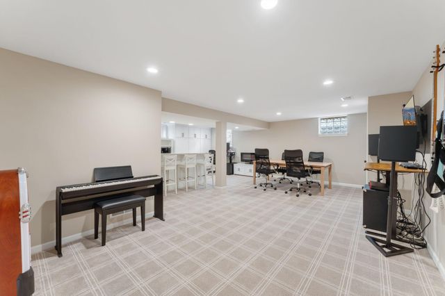 6068 Olinger Circle, Edina, MN 55436