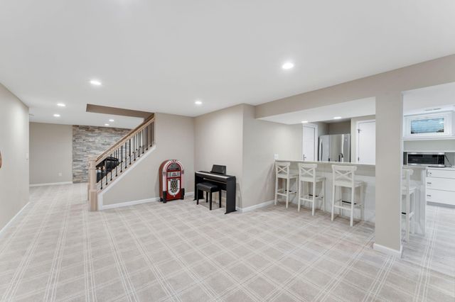 6068 Olinger Circle, Edina, MN 55436