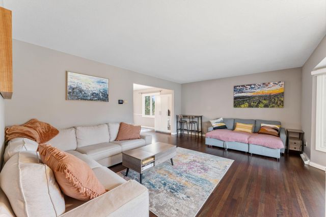 6068 Olinger Circle, Edina, MN 55436