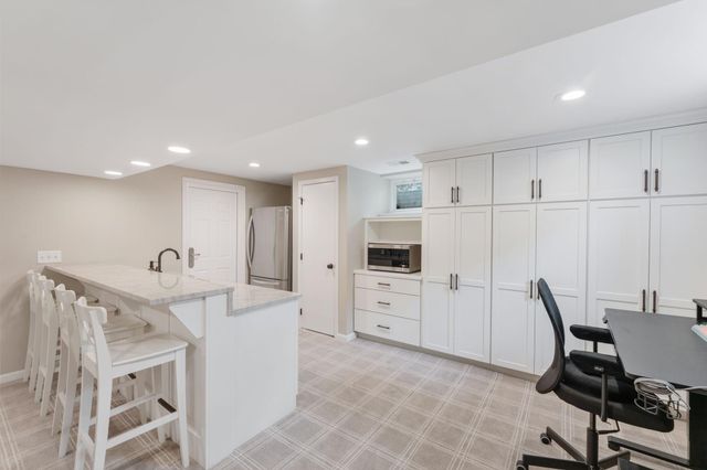 6068 Olinger Circle, Edina, MN 55436