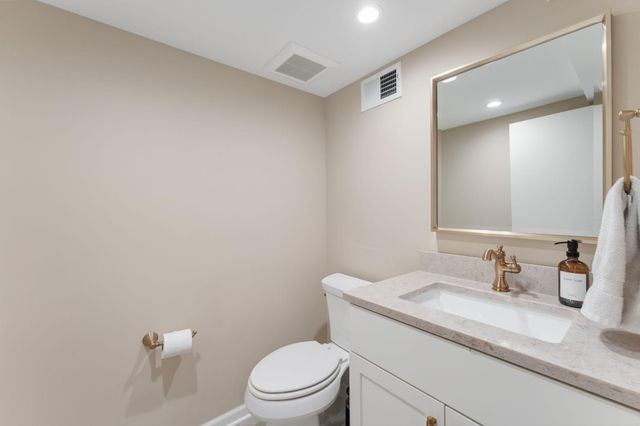 6068 Olinger Circle, Edina, MN 55436